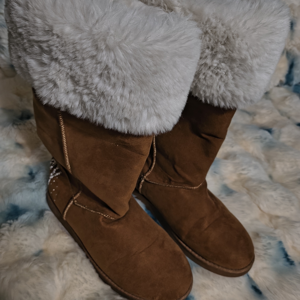 Juicy Couture Chestnut Brown Faux Suede Winter Boots with White Fur Cuff